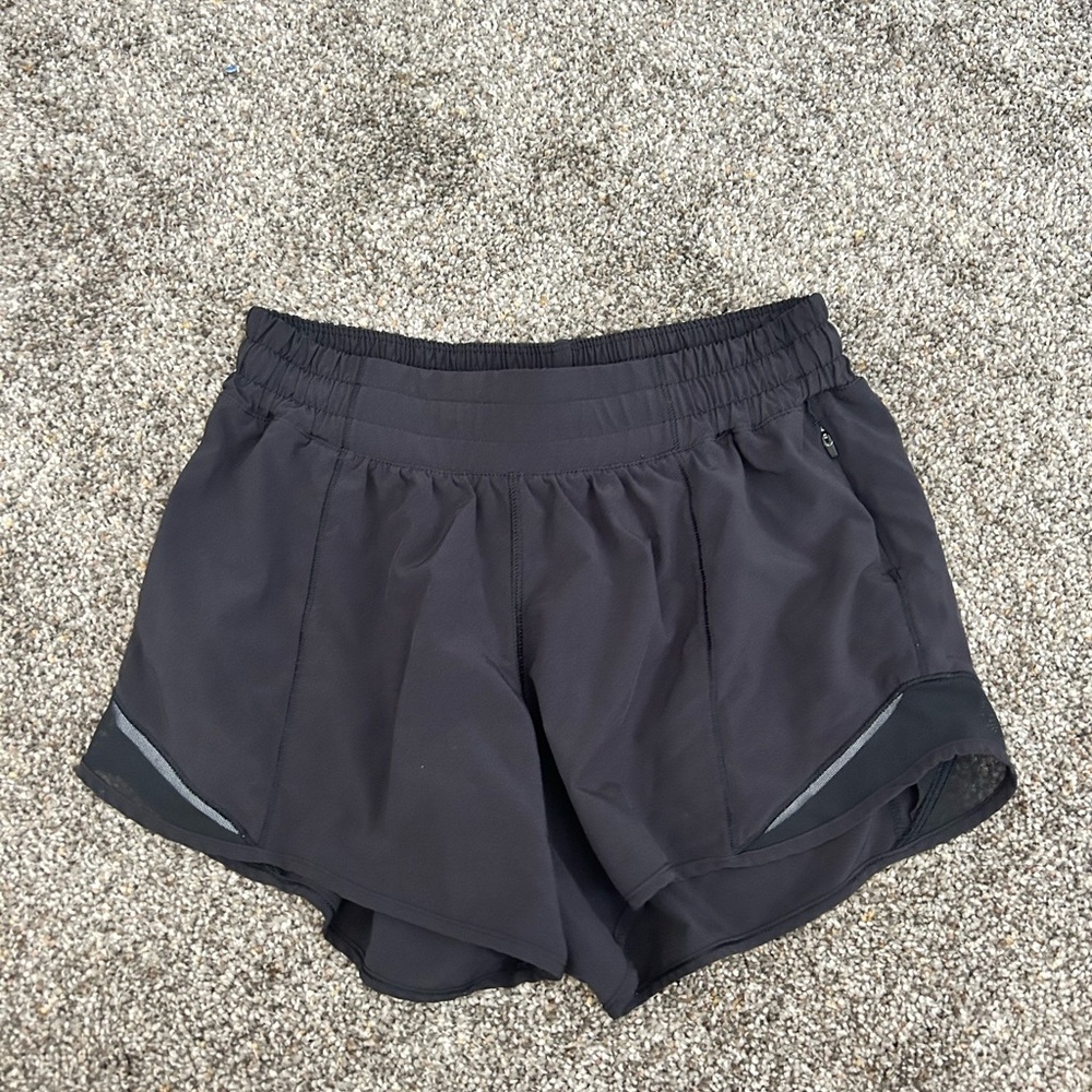 Lululemon hotty hot 4 inch shorts